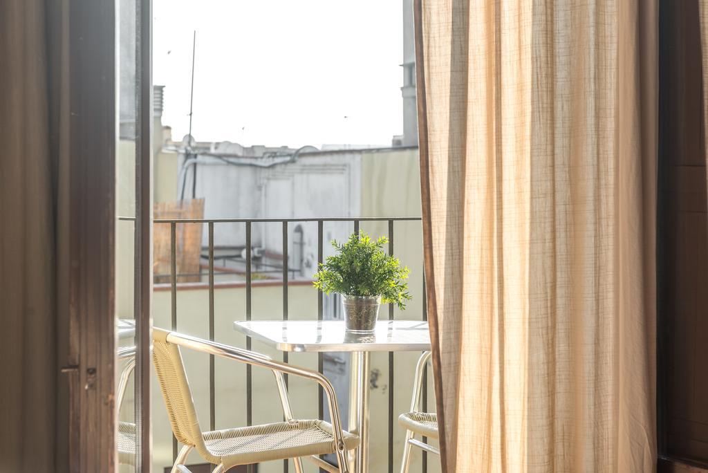 Apartments Hhb Barcelona Bagian luar foto